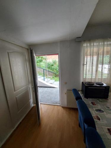 a living room with blue chairs and a door with a door at Sobe za izdavanje Nedeljković in Lukovo