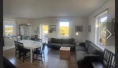 Ruang duduk di Beautiful Home In Havdhem With 5 Bedrooms, Swimming Pool And Wifi