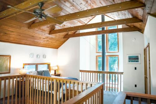 Ένα ή περισσότερα κρεβάτια σε δωμάτιο στο Bob's Sled Lodge home