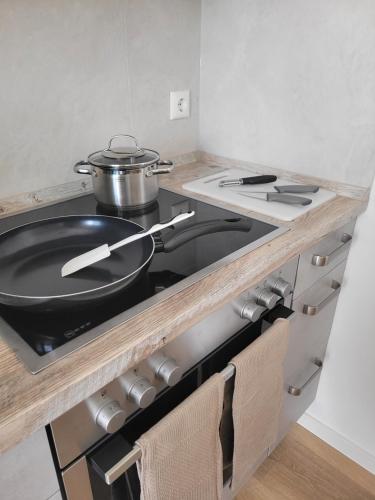 Dapur atau dapur kecil di KomfortPlus modernes Premium Apartment - Top Lage - Balkon - Parkplatz