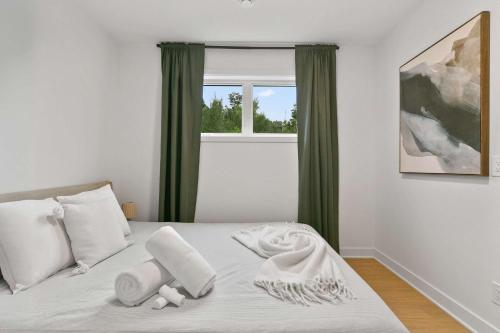 a bedroom with a bed with green curtains and a window at Elska - SPA and Mountain in Saint Come