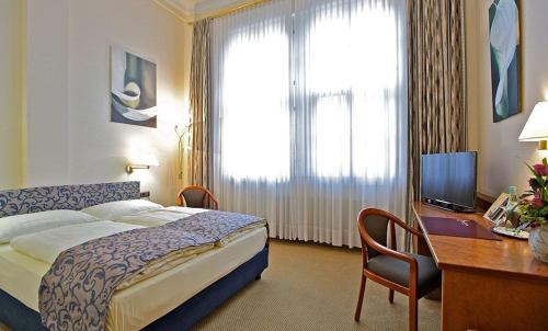 Postel nebo postele na pokoji v ubytování Hotel Viktoria