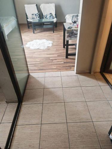 a mirror reflection of a living room with a couch at Dorobanți Heights in Văleni
