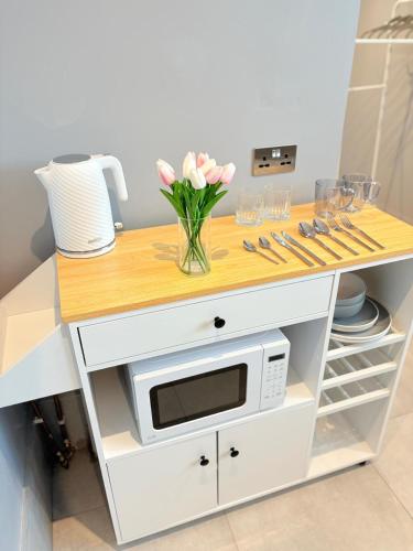 The Garden Studio - Private, Modern, Cozy, Ensuite in a Quiet Areaにあるキッチンまたは簡易キッチン