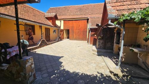 Το κτήριο όπου στεγάζεται  the country house