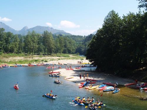 a group of people in boats on a river at Conjunto Hotelero La Pasera in Soto de Cangas