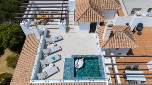 Penthouse Lira I Modern Luxurious Plunge Pool