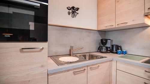 a kitchen with a sink and a counter top at Vakantiehuisjes "De Veldzijde" in Losser