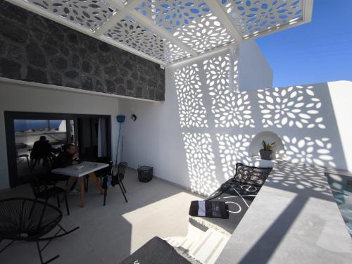 Imagen de la galería de EXO Santorini Sea View Private Pool Villa and Suites, en Éxo Goniá