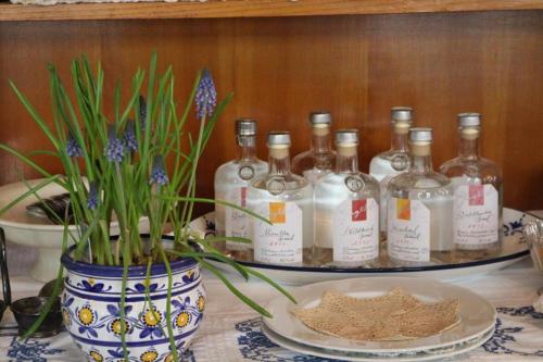 a table with several bottles of alcohol on a tray at Hametner mit Innviertlerhaus mit Thermenzugang in Bad Hall