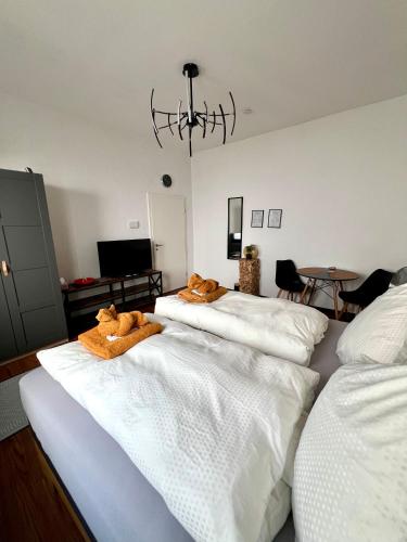 two beds with stuffed animals sitting on top of them at Sahara Hosting Apartments Nürnberg City Room 3 in Nürnberg
