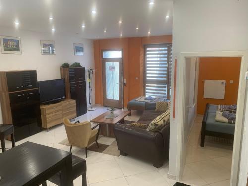 Μια τηλεόραση ή/και κέντρο ψυχαγωγίας στο Seven‘S Apartments I