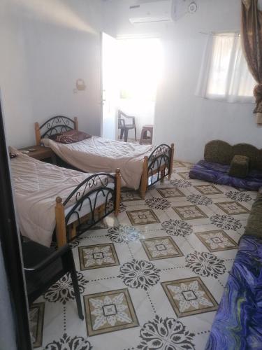Postel nebo postele na pokoji v ubytování الاردن عجلون رأس منيف