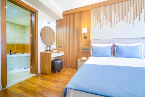 Кровать или кровати в номере Dalyan Caria Luxury Hotel