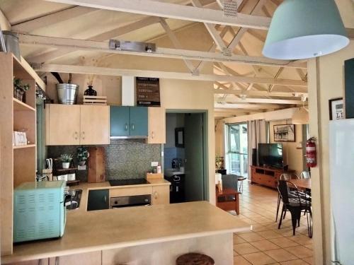 a kitchen with a counter top in a room at Kalimna Woods Cottages in Lakes Entrance
