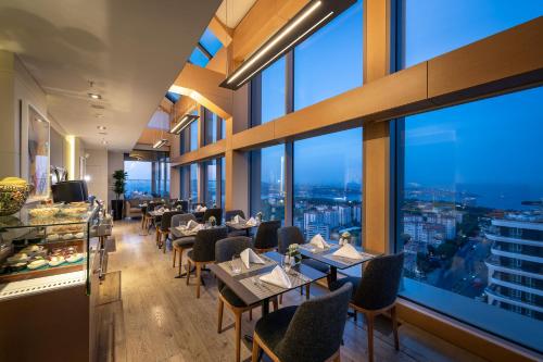 Restaurace v ubytování Renaissance Istanbul Polat Bosphorus Hotel