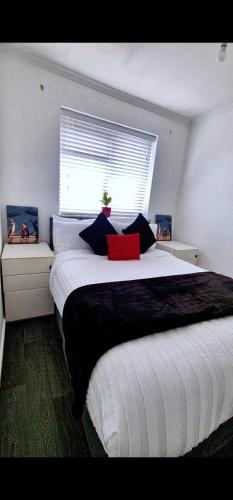 Ένα ή περισσότερα κρεβάτια σε δωμάτιο στο Spacious and Stylish Home, perfect for groups Tilbury