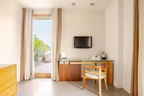 Televisyen dan/atau pusat hiburan di The Ziba Hotel & Spa