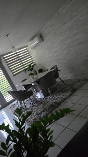 Posezení v ubytování Ocean Motion Rental Casa en la playa con piscina cerca Yunque y VSjuan