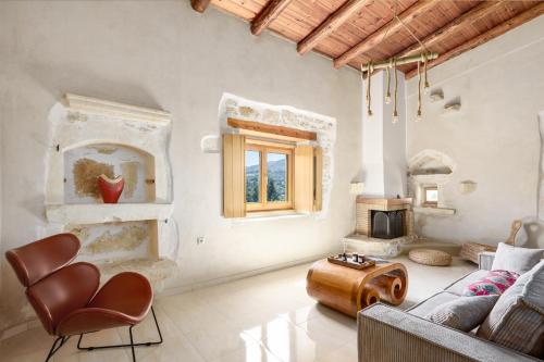 Χώρος καθιστικού στο New Villa Myre 3, A Family-Friendly Retreat in Crete with Private Pool & 3 Apartments