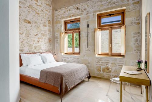 Ένα ή περισσότερα κρεβάτια σε δωμάτιο στο New Villa Myre 3, A Family-Friendly Retreat in Crete with Private Pool & 3 Apartments