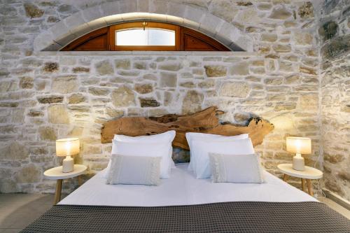 Ένα ή περισσότερα κρεβάτια σε δωμάτιο στο New Villa Myre 3, A Family-Friendly Retreat in Crete with Private Pool & 3 Apartments