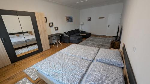 a living room with a bed and a couch at Ferienwohnung Salzachstadt in Laufen