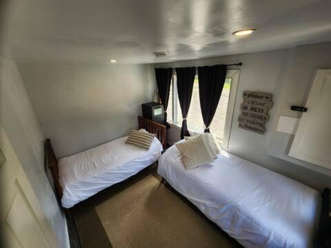 Our Happy Place客房内的一张或多张床位