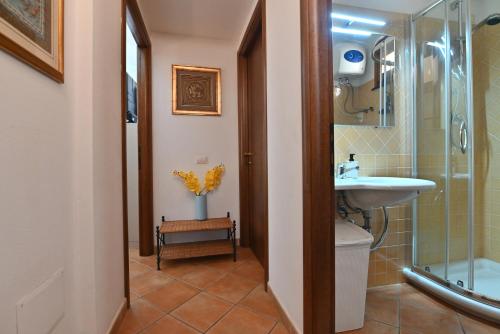Ένα μπάνιο στο IzzHome Gallery