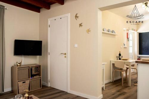 Izzys Place by ESCAPE to Madeira
