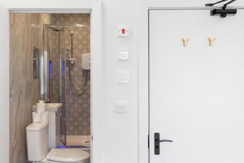 Bilik mandi di Studio Near Dockyard & Gunwharf