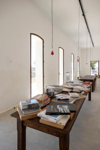a long wooden table with books on top of it at Masseria LOGGIA PUCCI in Torre Chianca