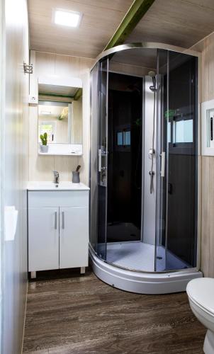 a bathroom with a shower with a sink and a toilet at Camping Bella Terra in Blanes