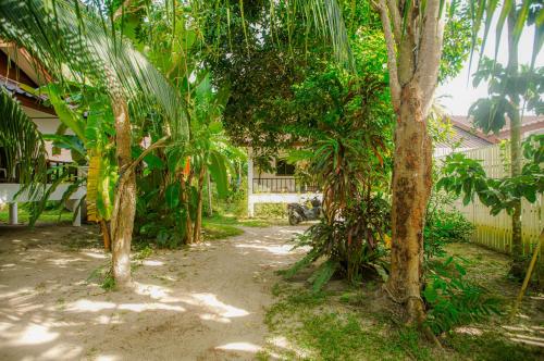 Κήπος έξω από το Charming House - Peaceful Garden Retreat - 2mn ZenBeach - Srithanu Center