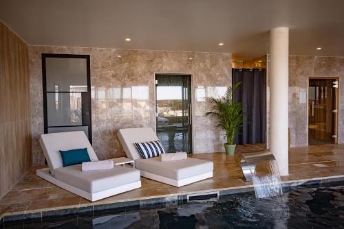 Χώρος καθιστικού στο Les Vagues Hotel & Spa
