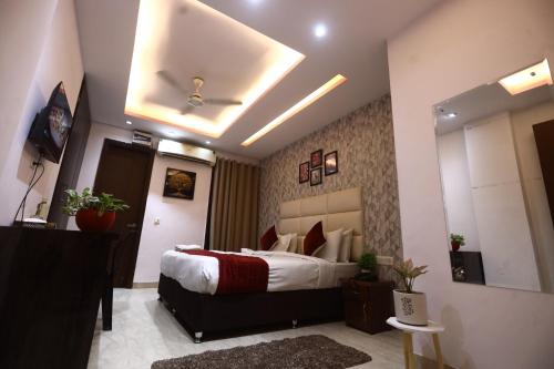 a bedroom with a large bed in a room at The Bed And Rock Kalkaji in New Delhi