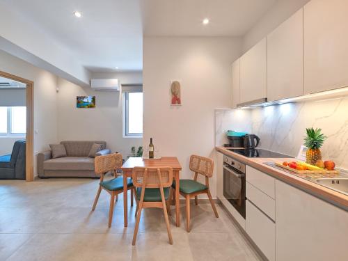Modern Home with Office, 2' from Monastiraki Metro