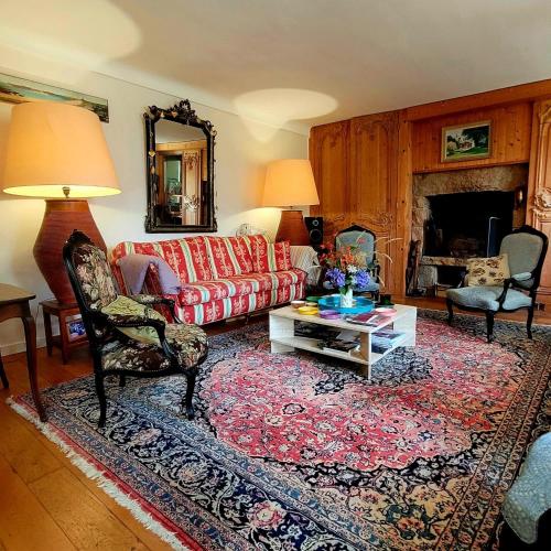 a living room with a couch and a table at Chambres d'Hôtes Maison de Charme à Trégastel in Trégastel