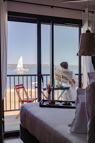 Ένα ή περισσότερα κρεβάτια σε δωμάτιο στο Les Vagues Hotel & Spa