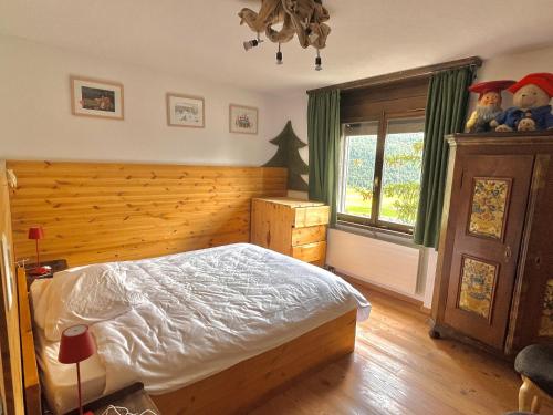 a bedroom with a bed and a window at Chesa Flurigna - Zuoz in Zuoz