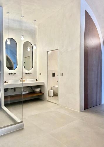 Ένα μπάνιο στο Thea Cave Villa