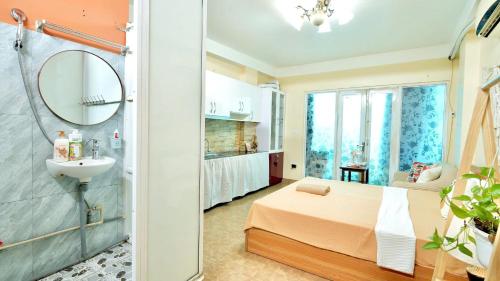 Ένα μπάνιο στο Nhà riêng 4 phòng ngủ thang máy