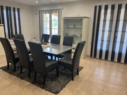 Φωτογραφία από το άλμπουμ του Charming ground floor house with pool σε Peyrolles-en-Provence