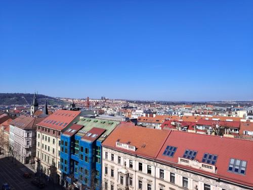 Nespecifikovaný výhled na destinaci Praha nebo výhled na město při pohledu z hotelu