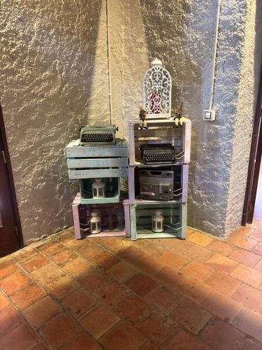 two old printers sitting on display in a room at Casanova de Baix in Ripoll