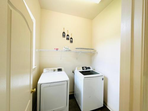 a small laundry room with a washer and dryer at Chateau 11 in Hammond