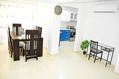 Kuchyň nebo kuchyňský kout v ubytování Best location Big 3 Bdrs, Fully Stocked and A/C