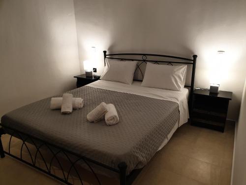a bedroom with a bed with two towels on it at Kanari Holiday Home in Gourna