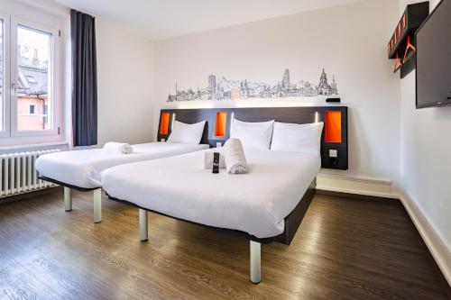 Katil atau katil-katil dalam bilik di easyHotel Zürich City West