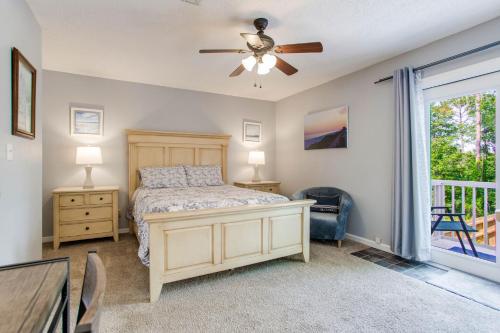 Ένα ή περισσότερα κρεβάτια σε δωμάτιο στο Perdido Key Beach Pad